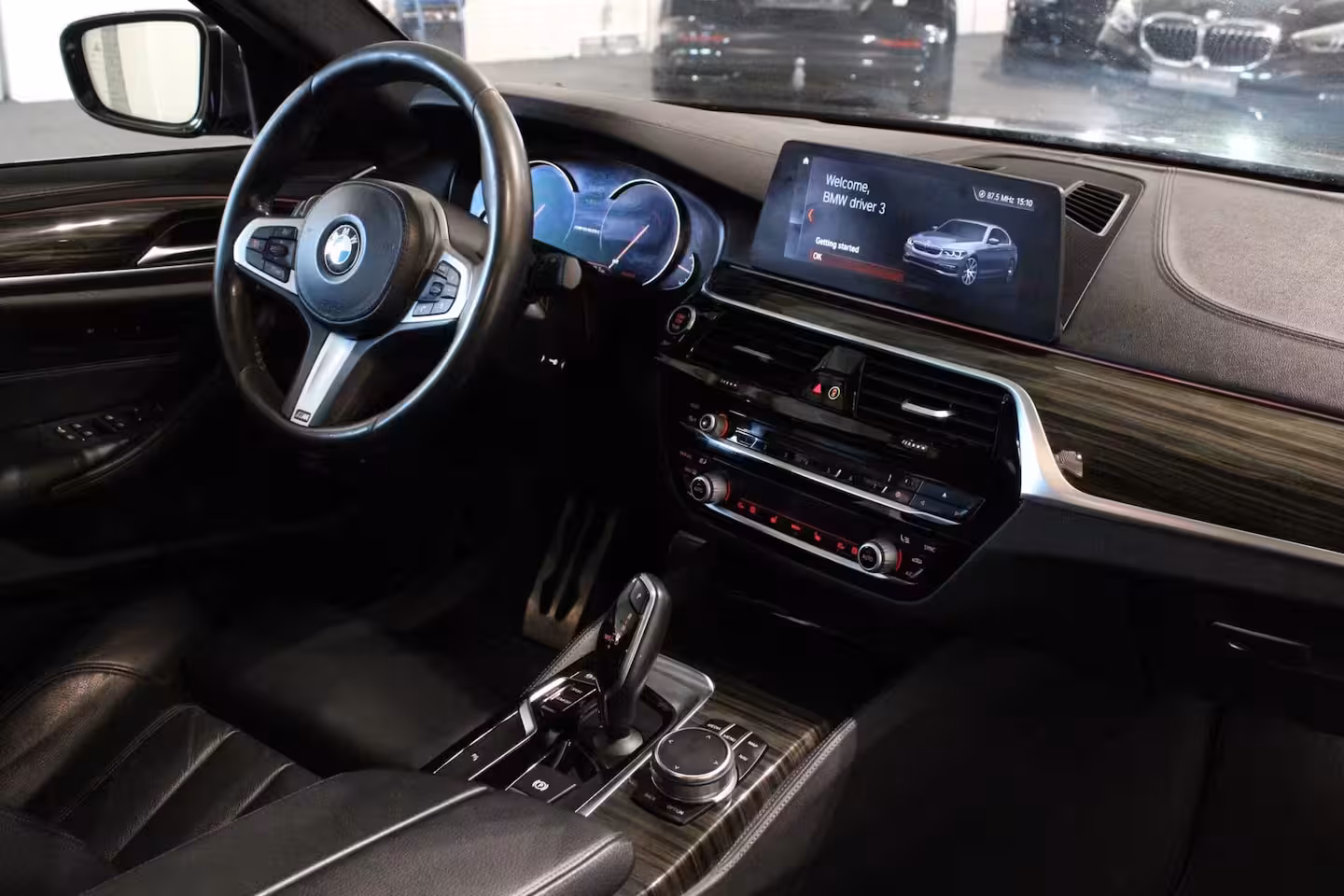 BMW 5-serie M550i xDrive High Executive | LEDER | CAMERA |