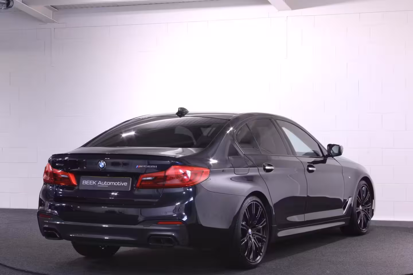 BMW 5-serie M550i xDrive High Executive | LEDER | CAMERA |