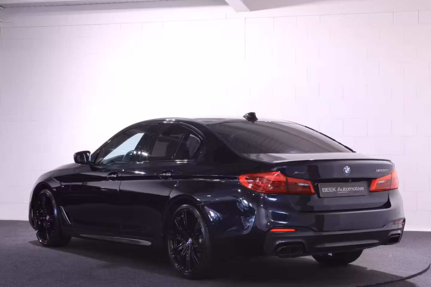 BMW 5-serie M550i xDrive High Executive | LEDER | CAMERA |