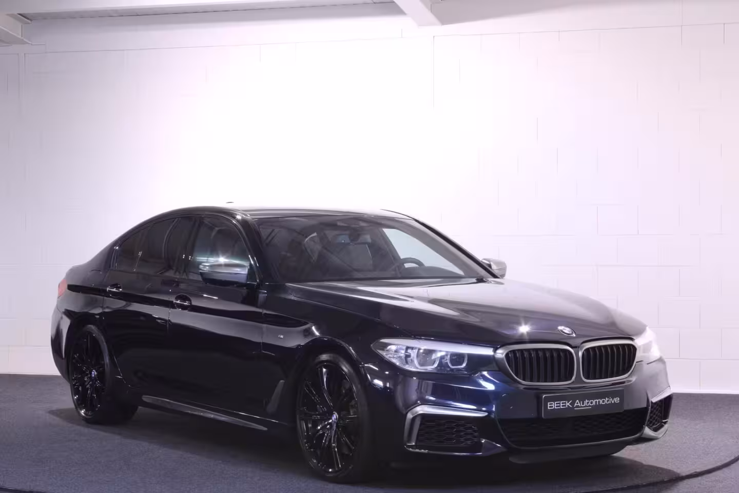 BMW 5-serie M550i xDrive High Executive | LEDER | CAMERA |