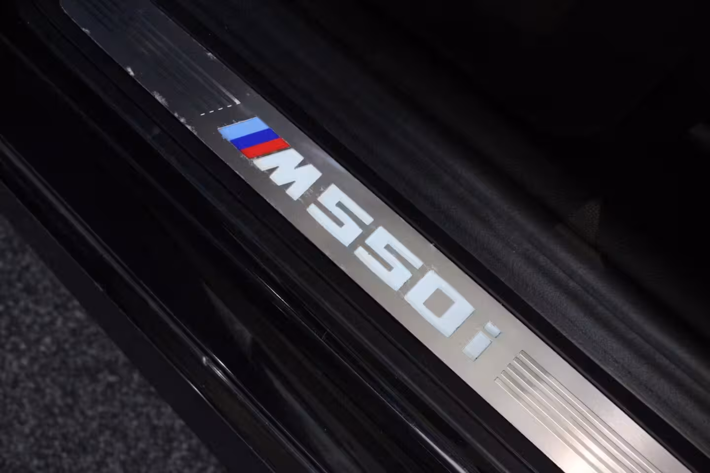 BMW 5-serie M550i xDrive High Executive | LEDER | CAMERA |