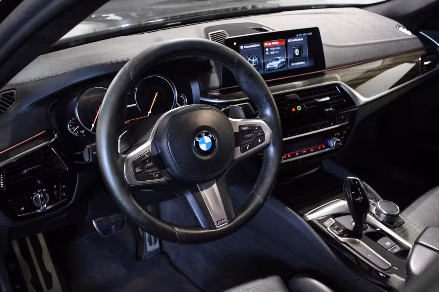 BMW 5-serie M550i xDrive High Executive | LEDER | CAMERA |