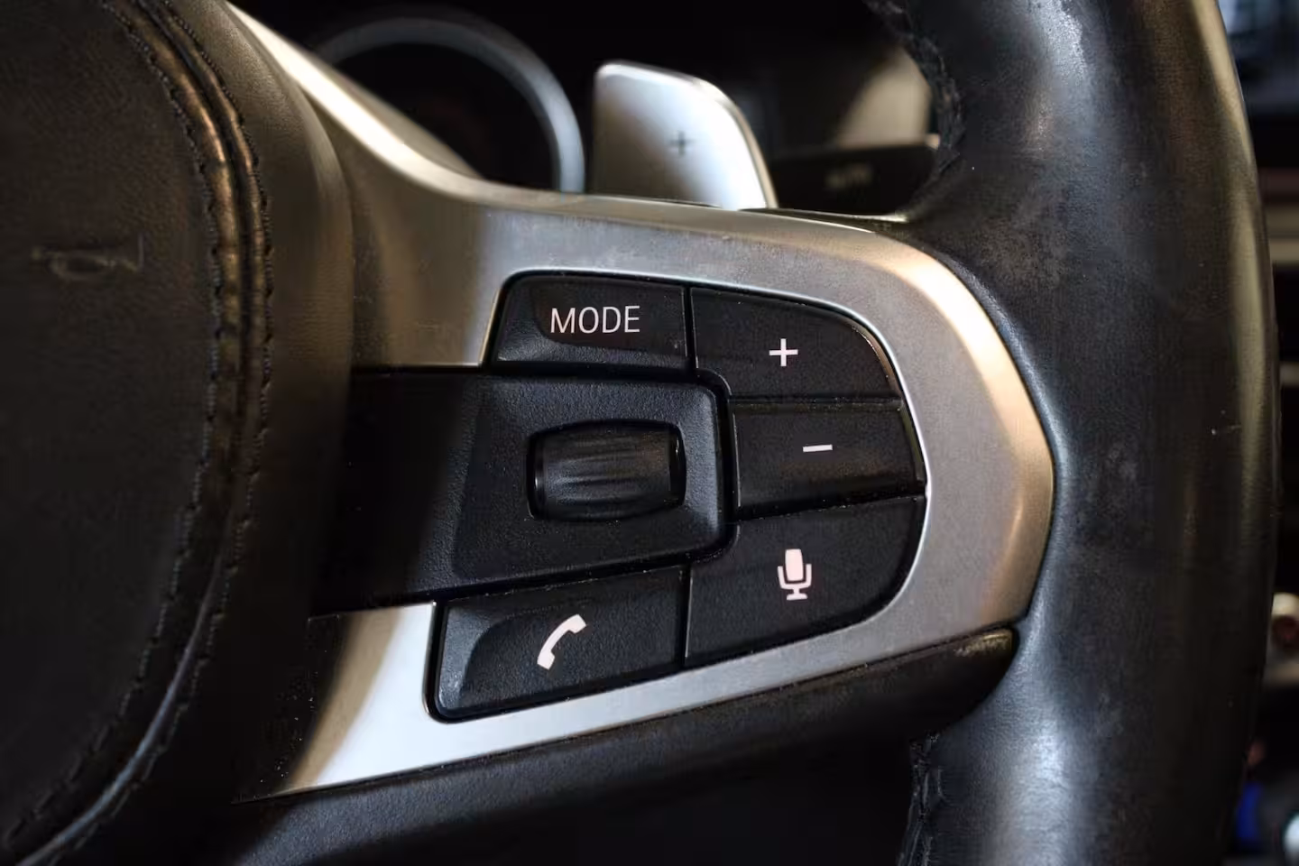 BMW 5-serie M550i xDrive High Executive | LEDER | CAMERA |