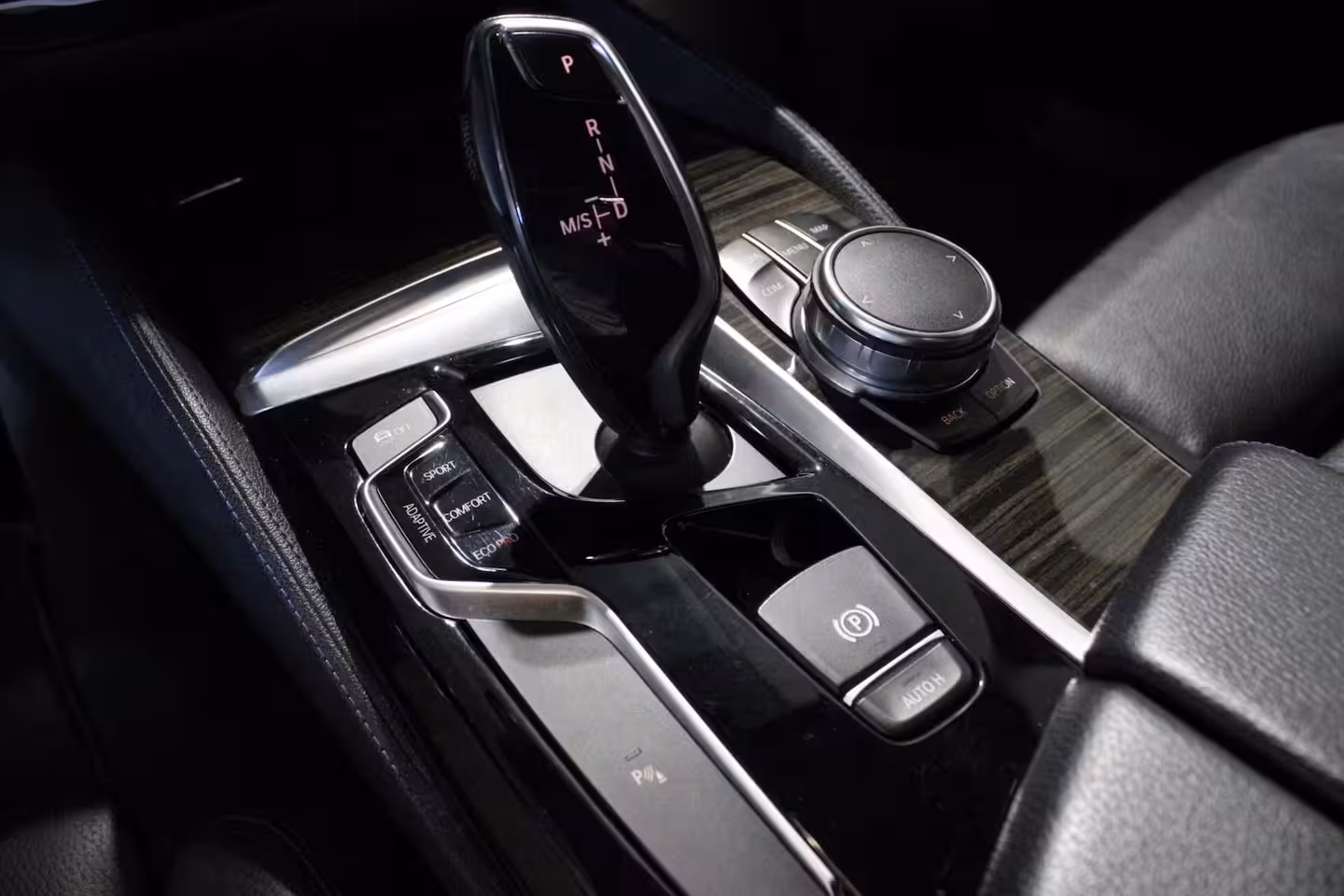 BMW 5-serie M550i xDrive High Executive | LEDER | CAMERA |