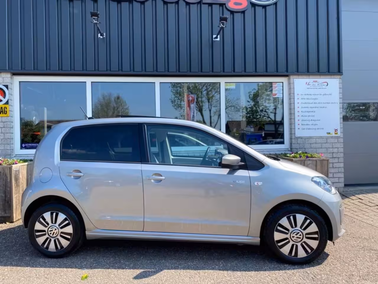 Volkswagen e-Up! E-UP 82PK 5D / Panoramadak / Stoelverw. / Automaat