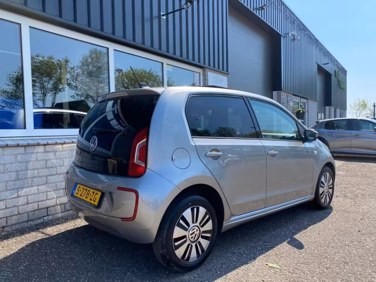 Volkswagen e-Up! E-UP 82PK 5D / Panoramadak / Stoelverw. / Automaat