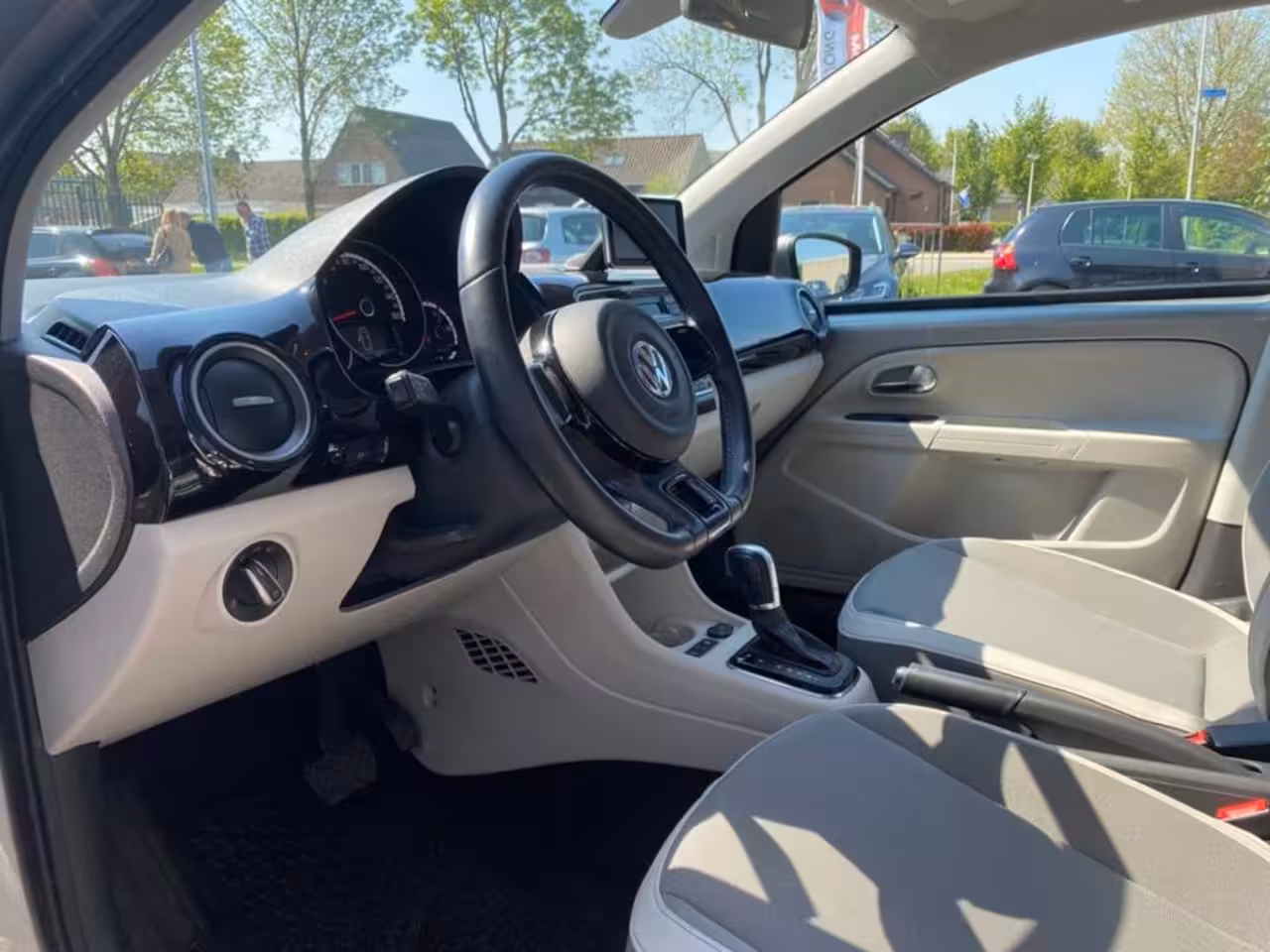 Volkswagen e-Up! E-UP 82PK 5D / Panoramadak / Stoelverw. / Automaat