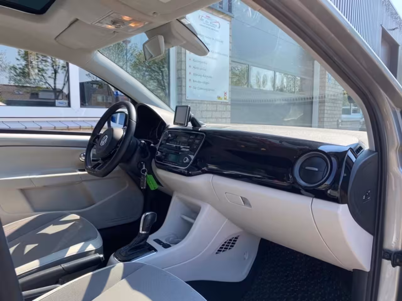 Volkswagen e-Up! E-UP 82PK 5D / Panoramadak / Stoelverw. / Automaat