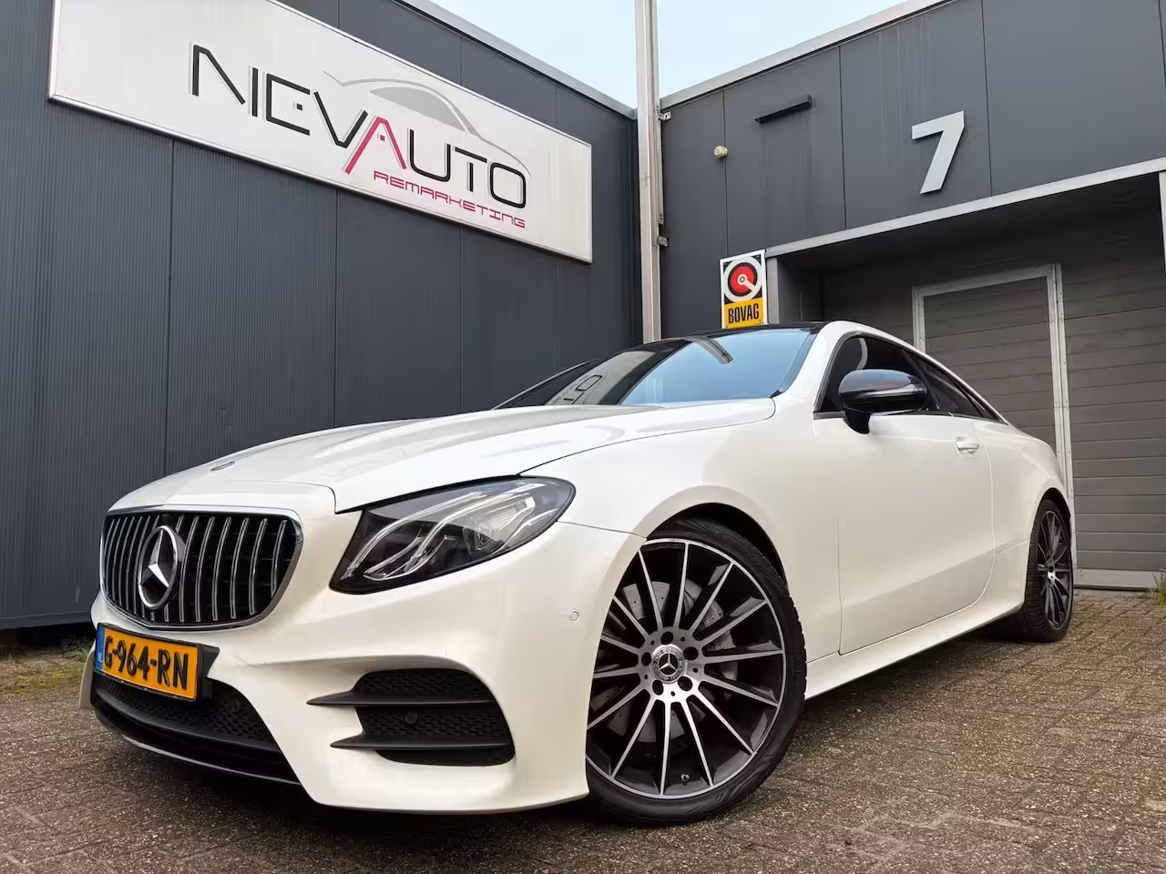 Mercedes-Benz E-klasse Coupé 300 AMG/Panoramadak/Burmester/20inch/Camera