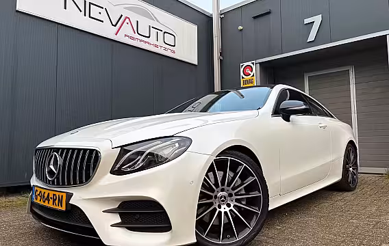 Mercedes-Benz E-klasse Coupé 300 AMG/Panoramadak/Burmester/20inch/Camera