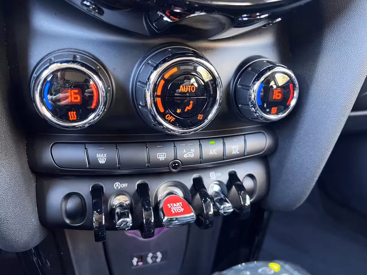Mini Cooper 1.5 136pk *Automaat*/Chili /Cruise/Two-Tone/17"/led