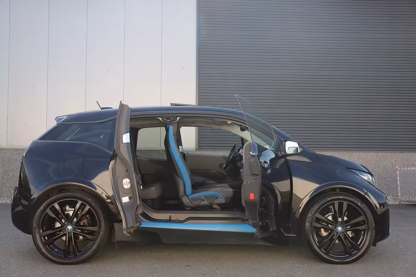 BMW i3 S 184pk Executive 120Ah 42 kWh/Sunroof/Carplay/W-pomp/Camera/3-fase/20"