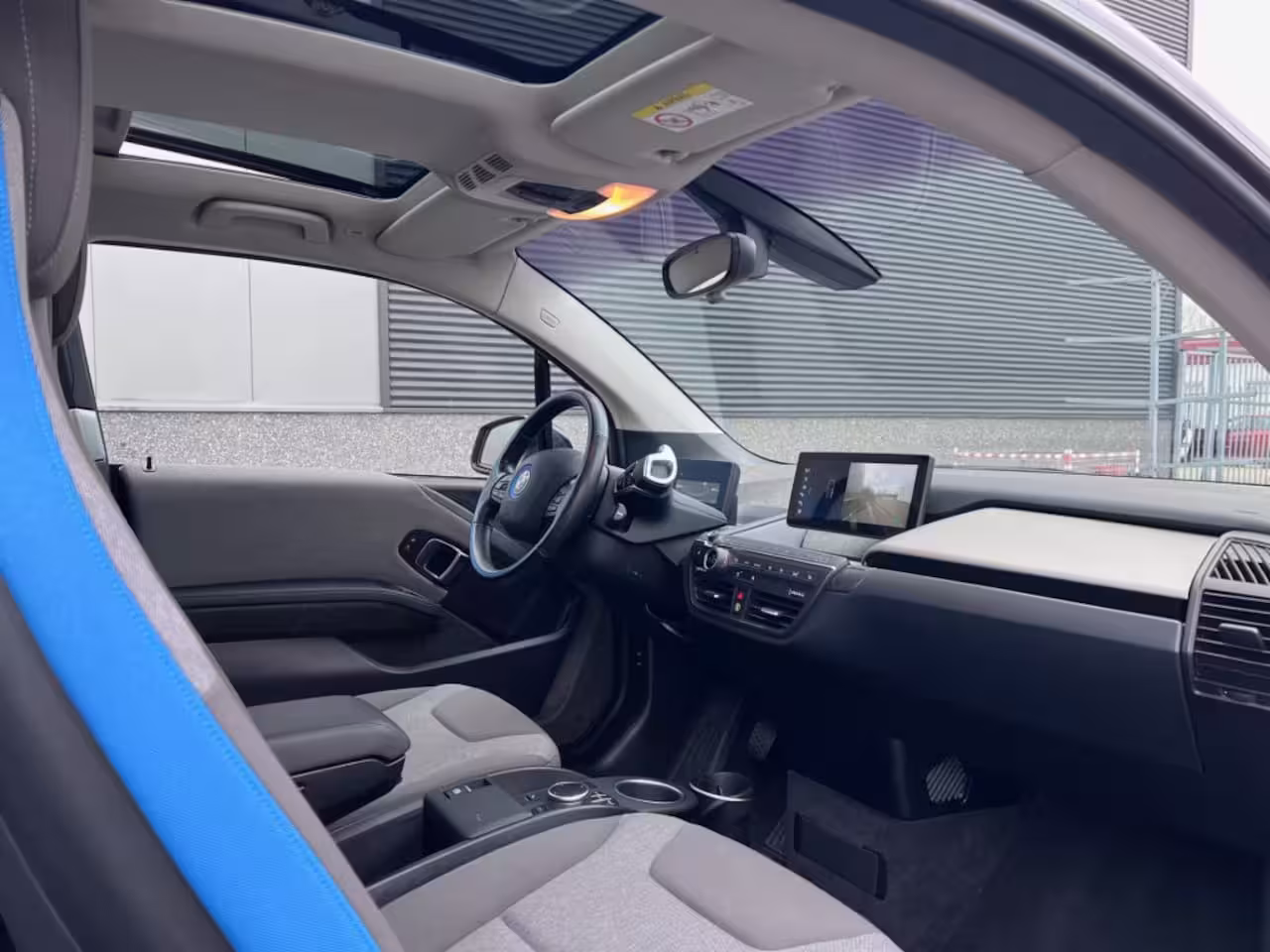 BMW i3 S 184pk Executive 120Ah 42 kWh/Sunroof/Carplay/W-pomp/Camera/3-fase/20"