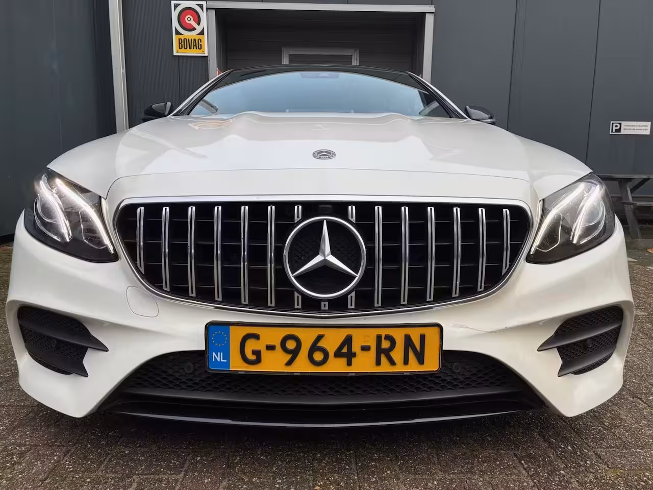 Mercedes-Benz E-klasse Coupé 300 AMG/Panoramadak/Burmester/20inch/Camera