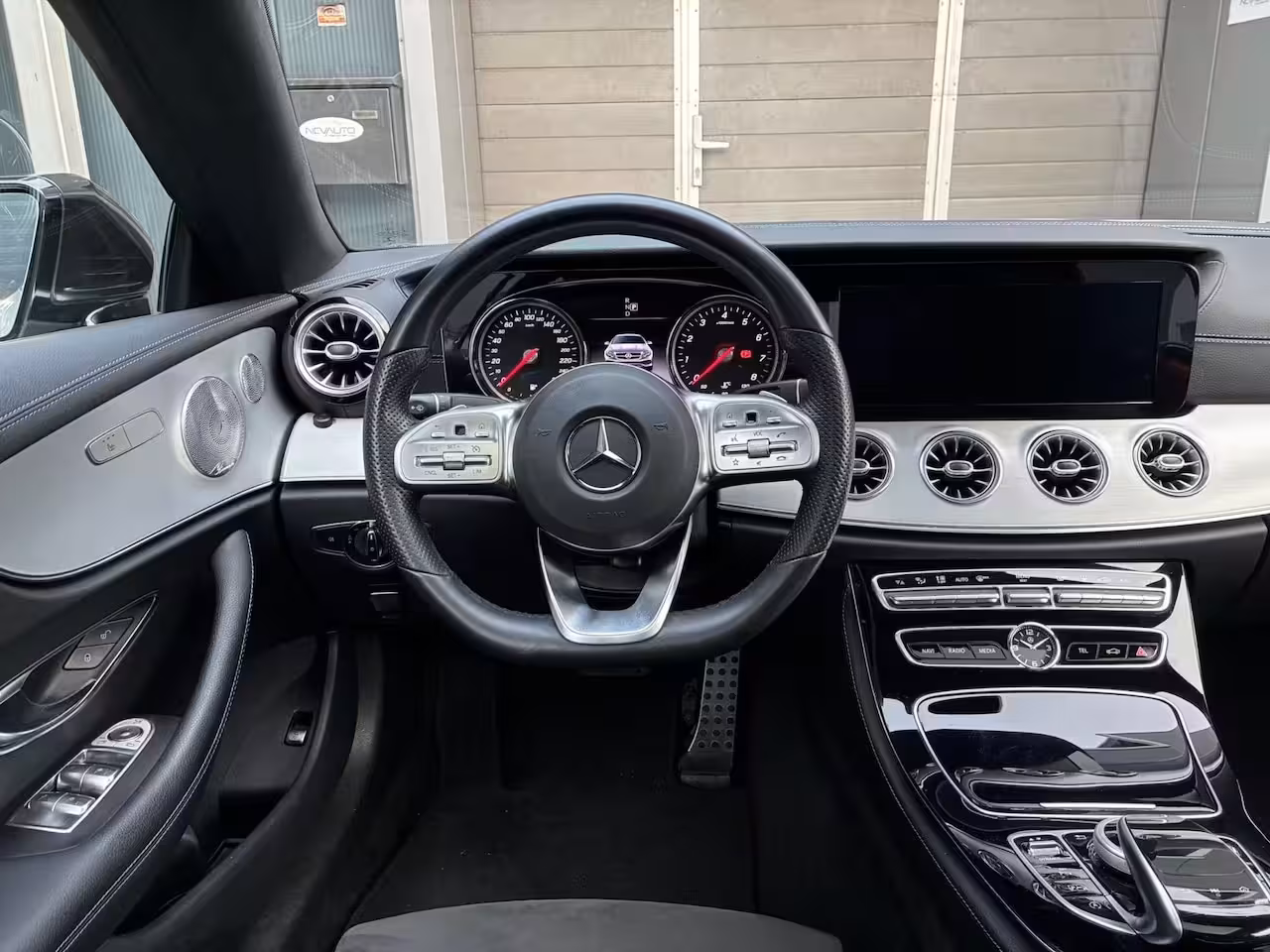 Mercedes-Benz E-klasse Coupé 300 AMG/Panoramadak/Burmester/20inch/Camera