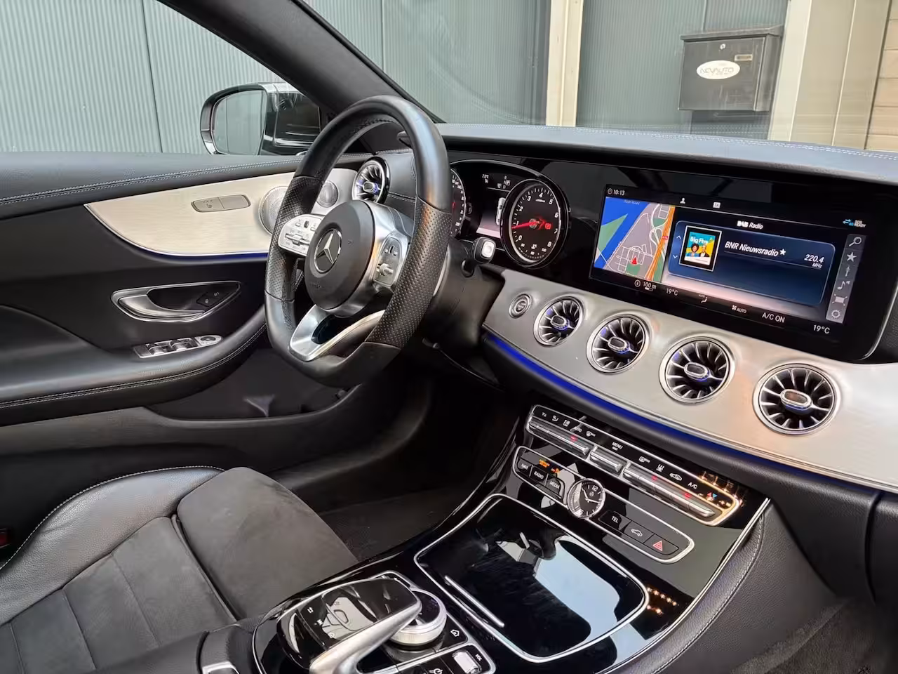 Mercedes-Benz E-klasse Coupé 300 AMG/Panoramadak/Burmester/20inch/Camera