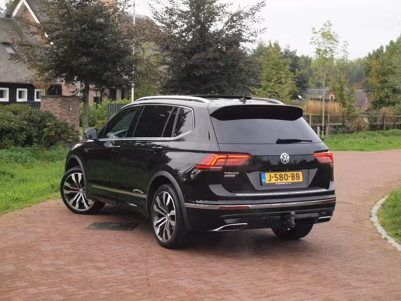 Volkswagen Tiguan Allspace 1.5 TSI Highline Business R 7p. | Panoramadak | Trekhaak | Camera | Sfeerverlichting | App
