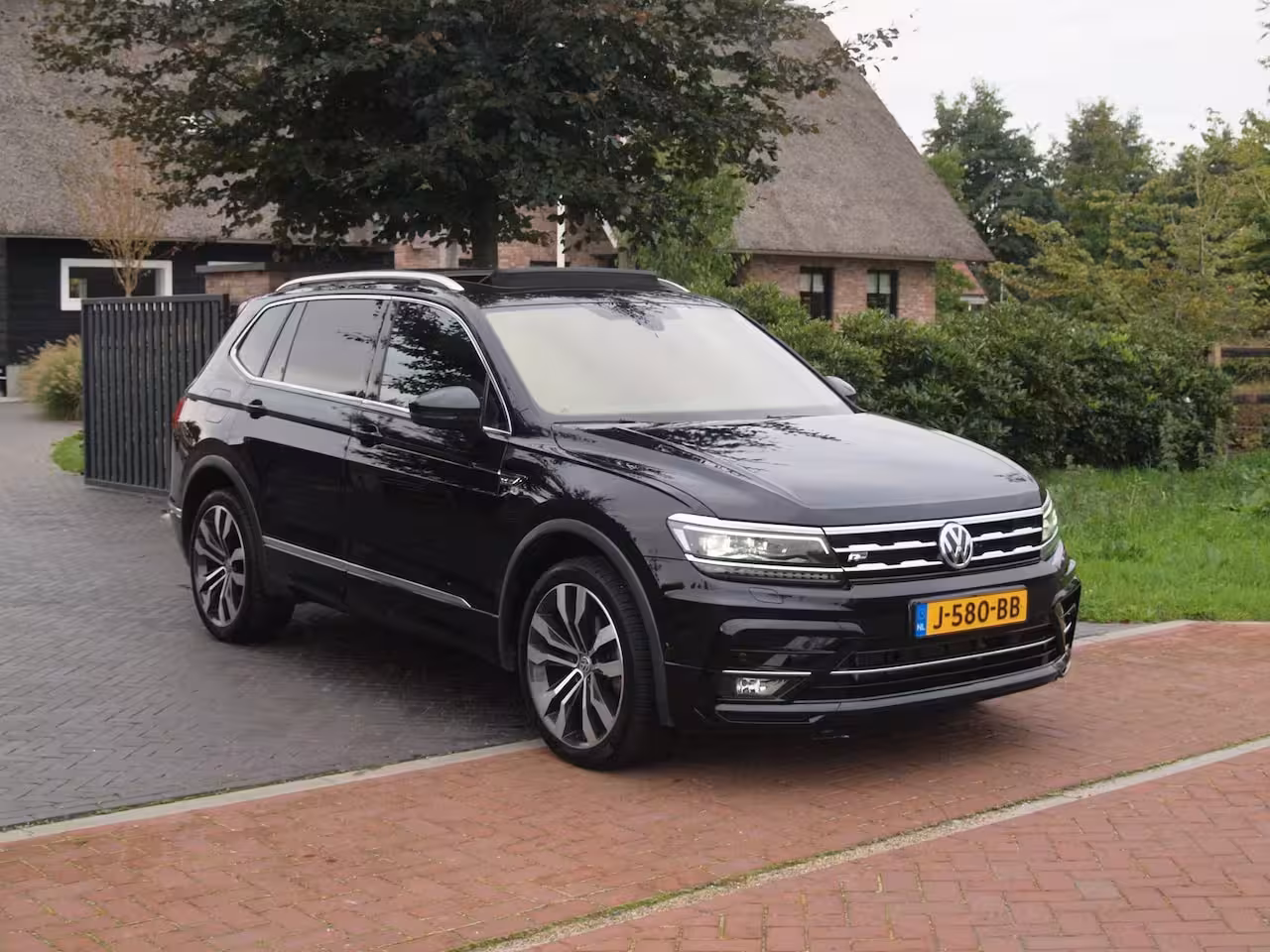 Volkswagen Tiguan Allspace 1.5 TSI Highline Business R 7p. | Panoramadak | Trekhaak | Camera | Sfeerverlichting | App