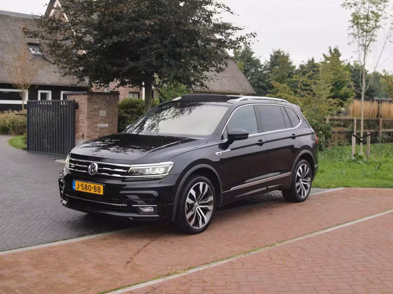 Volkswagen Tiguan Allspace 1.5 TSI Highline Business R 7p. | Panoramadak | Trekhaak | Camera | Sfeerverlichting | App