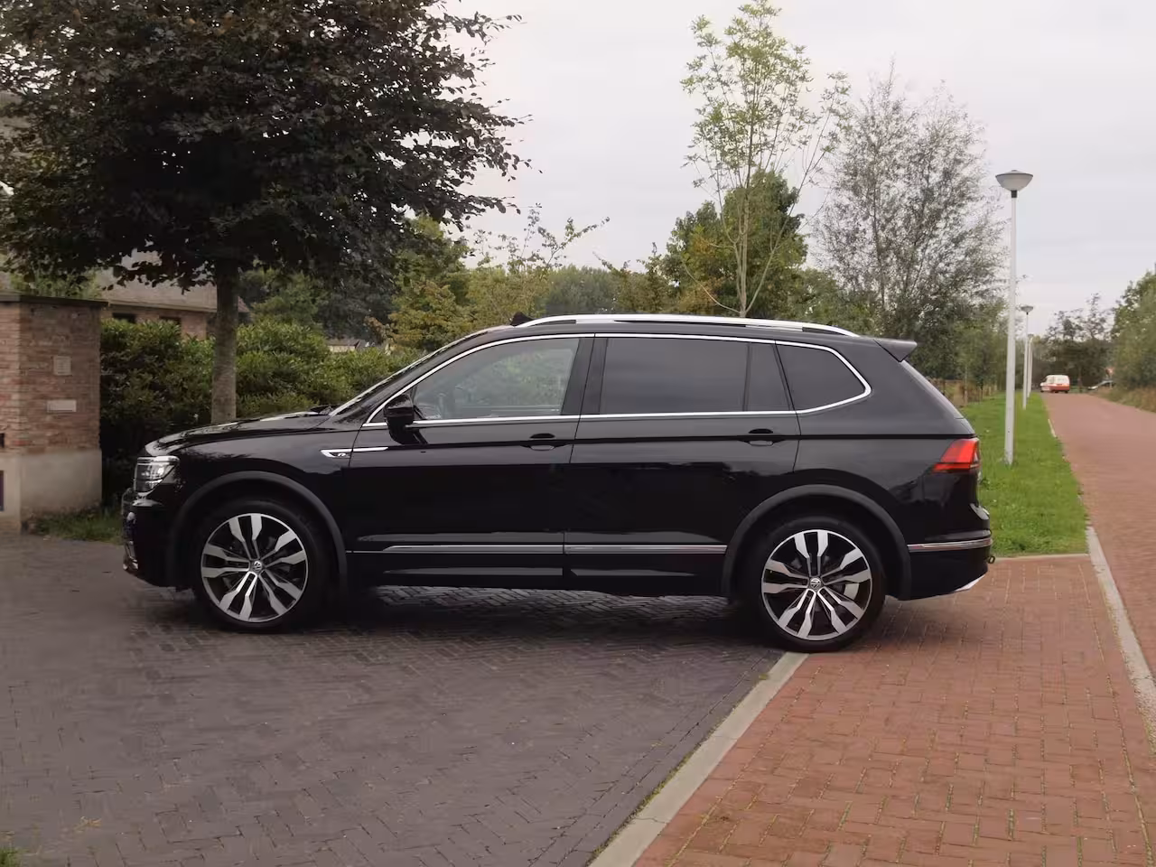 Volkswagen Tiguan Allspace 1.5 TSI Highline Business R 7p. | Panoramadak | Trekhaak | Camera | Sfeerverlichting | App