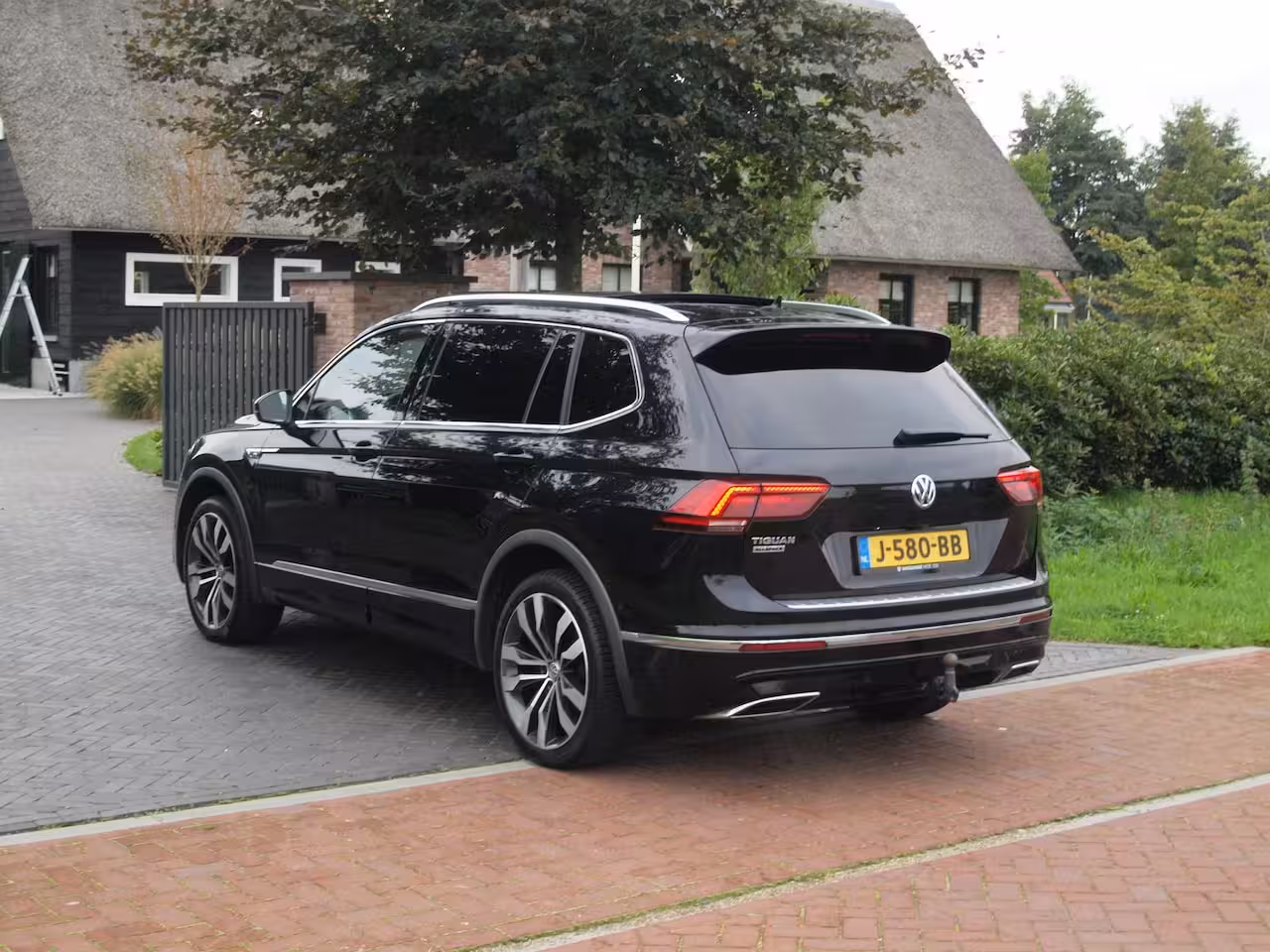 Volkswagen Tiguan Allspace 1.5 TSI Highline Business R 7p. | Panoramadak | Trekhaak | Camera | Sfeerverlichting | App