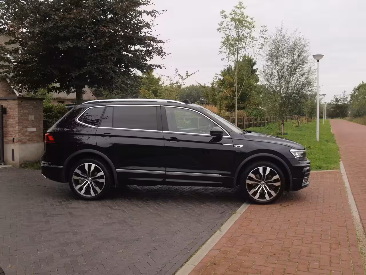 Volkswagen Tiguan Allspace 1.5 TSI Highline Business R 7p. | Panoramadak | Trekhaak | Camera | Sfeerverlichting | App