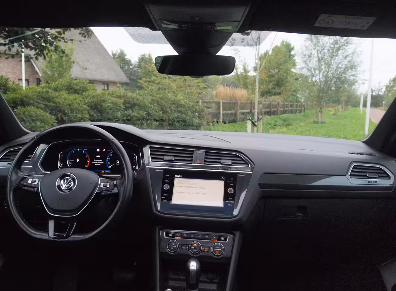 Volkswagen Tiguan Allspace 1.5 TSI Highline Business R 7p. | Panoramadak | Trekhaak | Camera | Sfeerverlichting | App