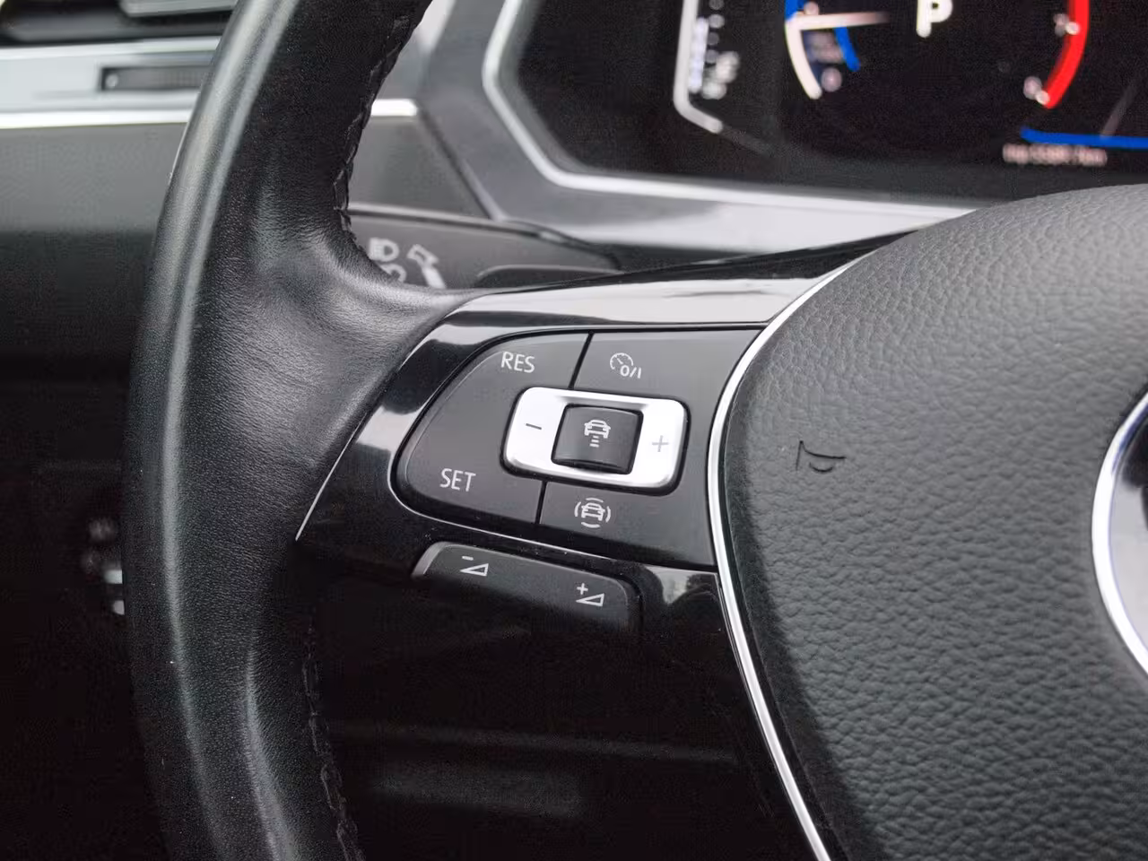 Volkswagen Tiguan Allspace 1.5 TSI Highline Business R 7p. | Panoramadak | Trekhaak | Camera | Sfeerverlichting | App