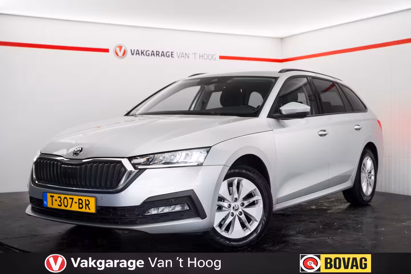 Skoda Octavia Combi Automaat Business Edition | CarPlay | LED | Elektrische achterklep | NL-auto
