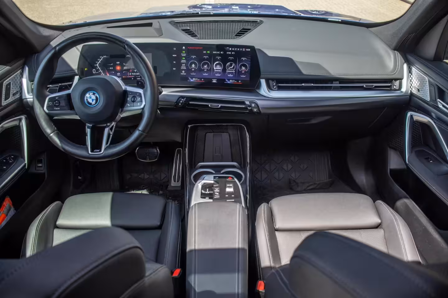 BMW X1 xDrive30e M-Sport, Full Option, Premium Select, Pano