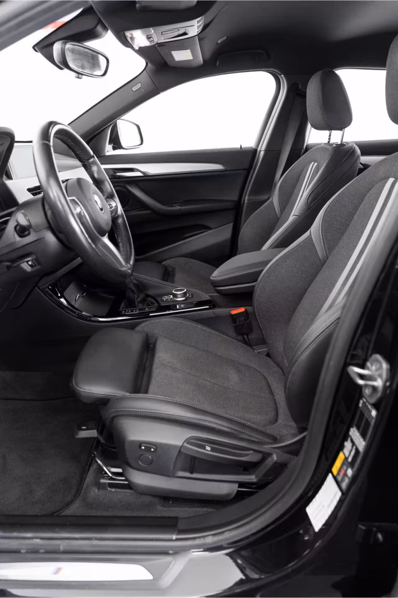 BMW X2 xDrive25e M-Sport | 19 inch | Navigatie | Stoel- & stuurverwarming