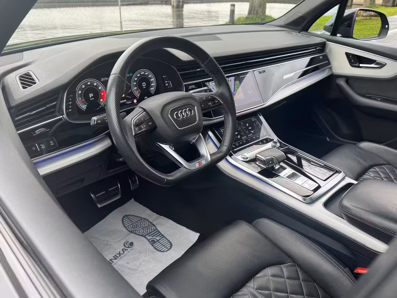 Audi Q7 55 TFSI quattro RS zetels Black Optic Pano Ambient 22inch