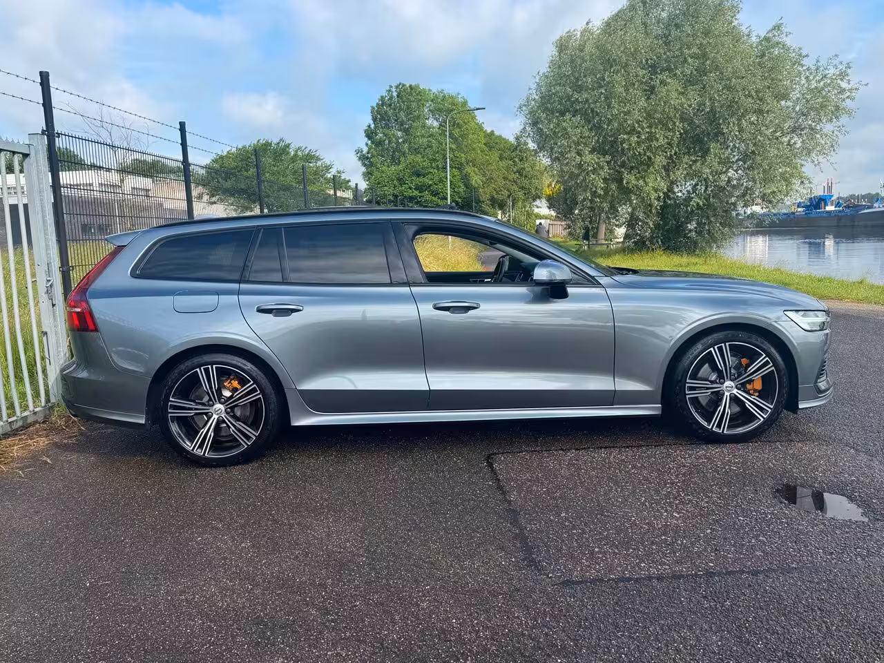 Volvo V60 2.0 T8 390PK Recharge AWD R-Design Panodak LED Trekhaak 19inch