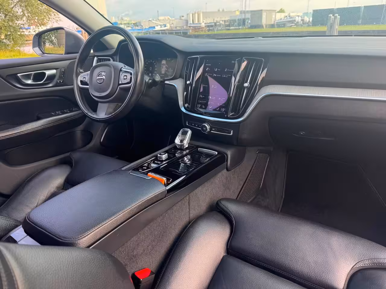 Volvo V60 2.0 T8 390PK Recharge AWD R-Design Panodak LED Trekhaak 19inch