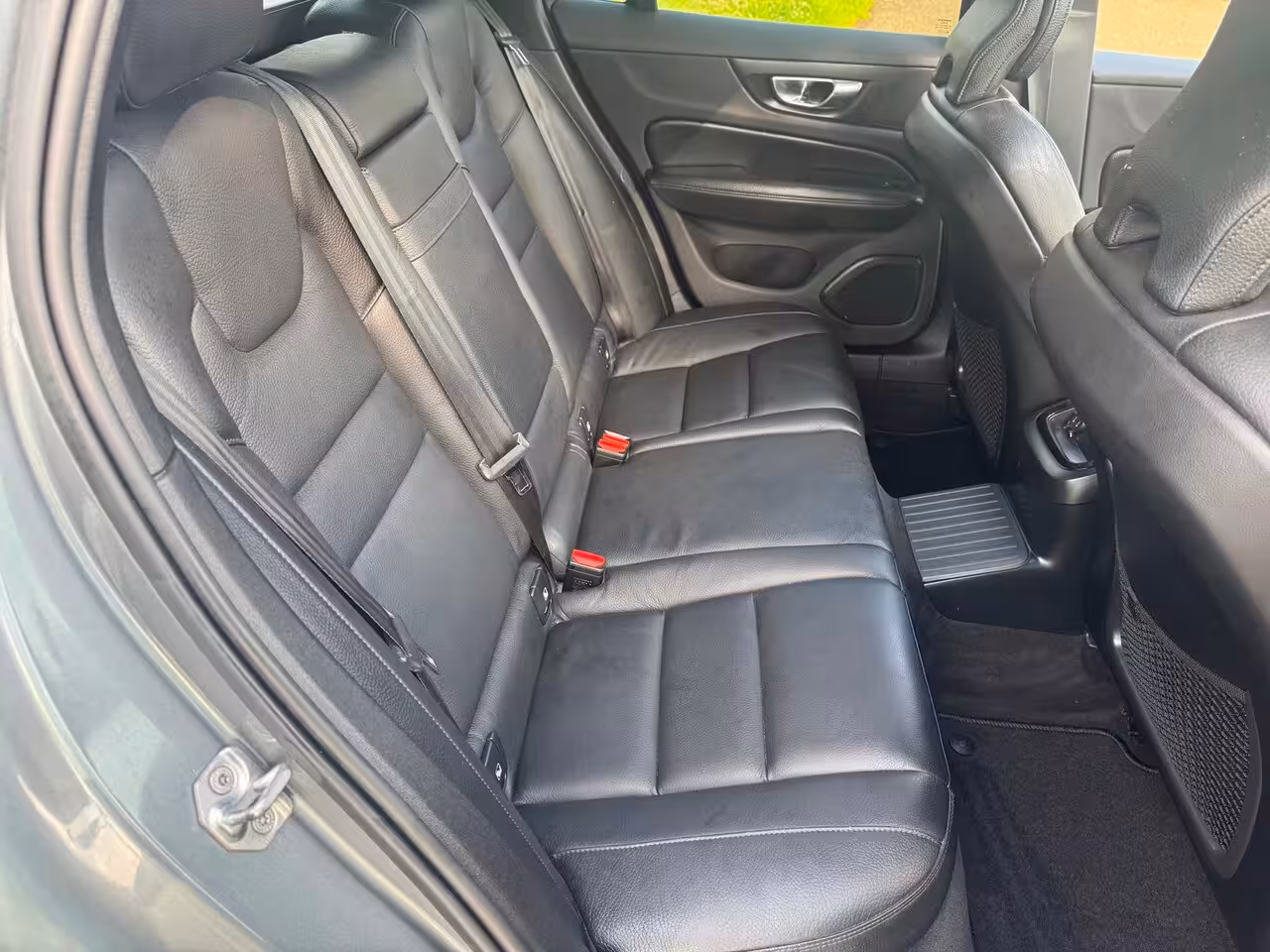 Volvo V60 2.0 T8 390PK Recharge AWD R-Design Panodak LED Trekhaak 19inch