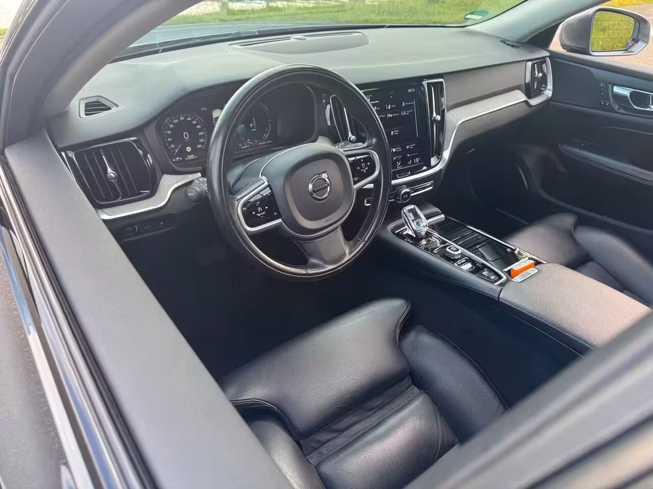 Volvo V60 2.0 T8 390PK Recharge AWD R-Design Panodak LED Trekhaak 19inch