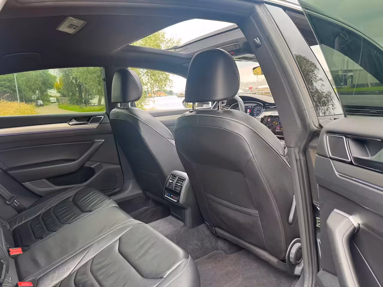 Volkswagen Arteon 2.0 TSI 4Motion Business R Panodak 20inch Dynaudio MEGA VOL