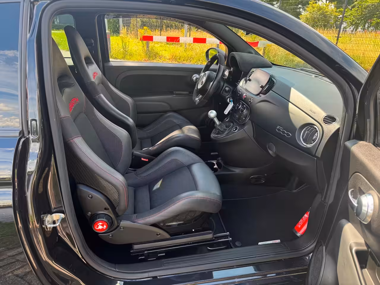Abarth 695 1.4 T-Jet 180PK Competizione Carbon Sabelt Monza Beats