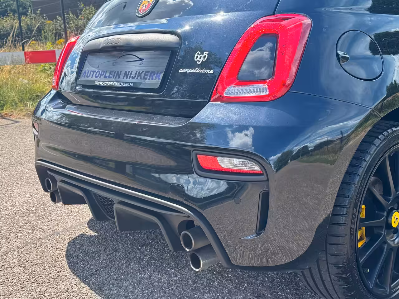 Abarth 695 1.4 T-Jet 180PK Competizione Carbon Sabelt Monza Beats