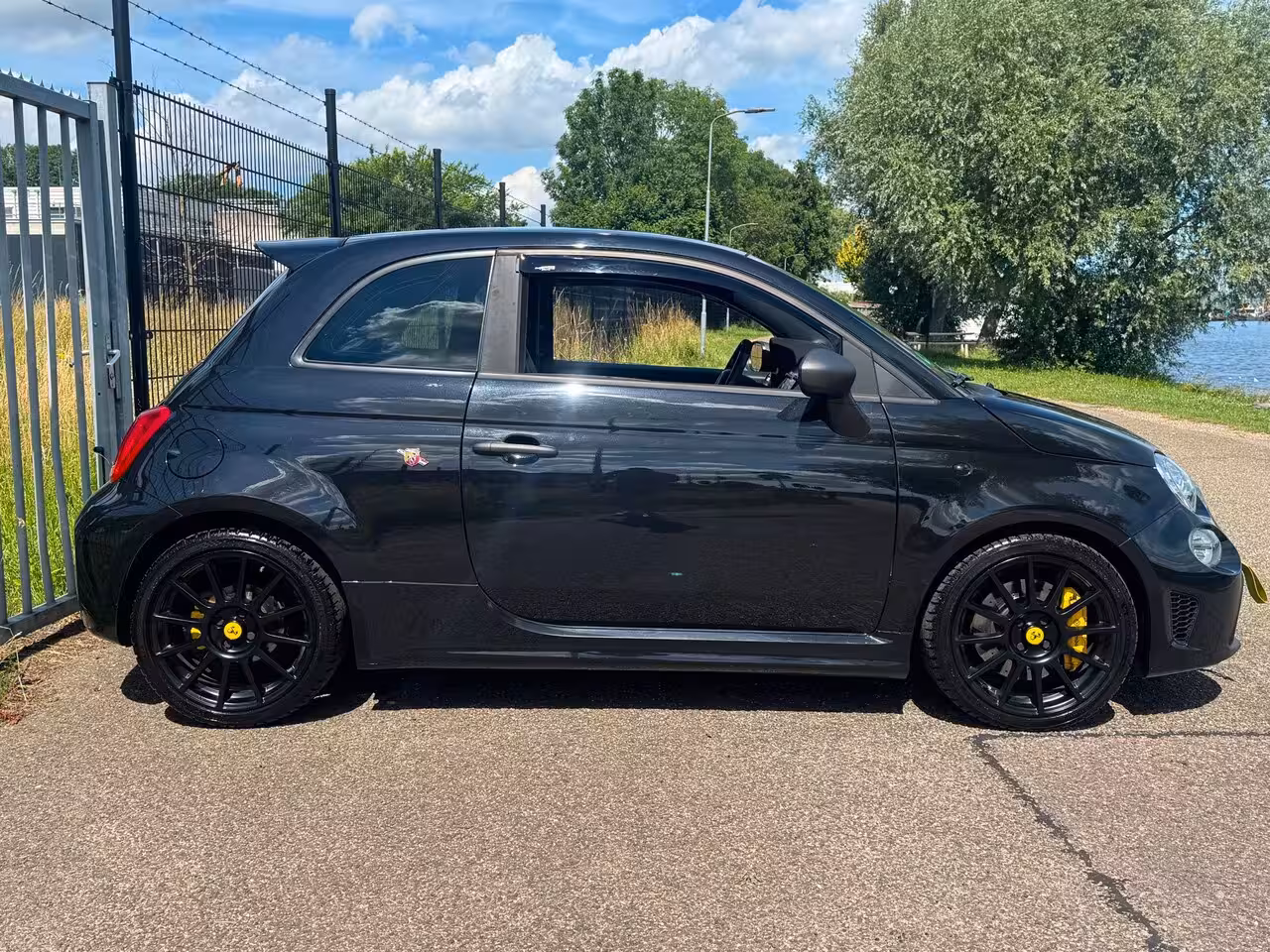 Abarth 695 1.4 T-Jet 180PK Competizione Carbon Sabelt Monza Beats