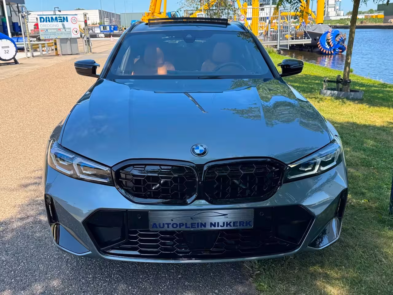 BMW 3-serie Touring 330i xDrive M Sport Laser Panodak Memory HuD VOL