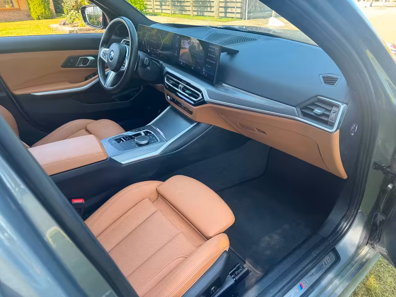 BMW 3-serie Touring 330i xDrive M Sport Laser Panodak Memory HuD VOL
