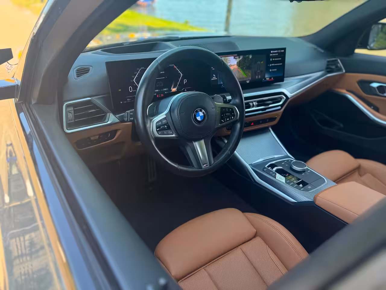 BMW 3-serie Touring 330i xDrive M Sport Laser Panodak Memory HuD VOL