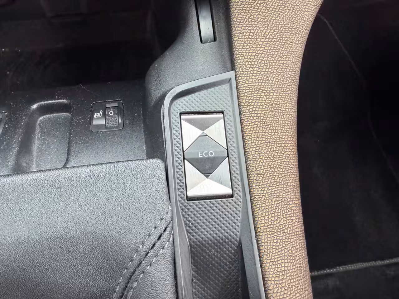DS 7 Crossback 1.2 Turbo 130 Business NAP Trekhaak LED Keyless