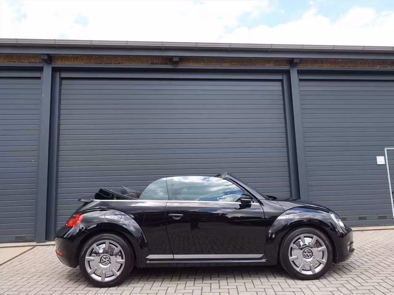 Volkswagen Beetle Cabriolet 1.2 TSI Design RIJKLAAR/STOELVERWARMING/CLIMA/PDC/NAVI/