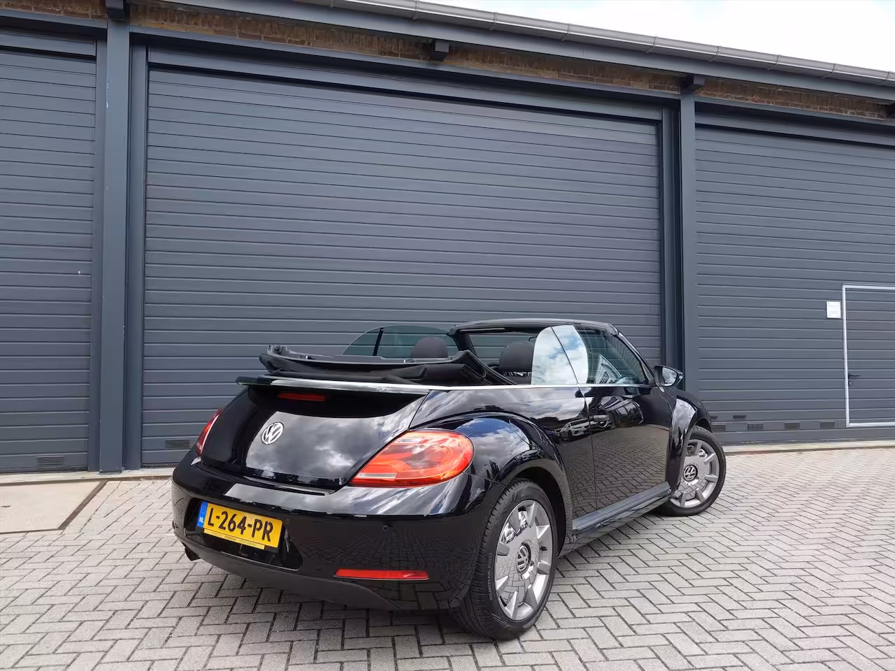 Volkswagen Beetle Cabriolet 1.2 TSI Design RIJKLAAR/STOELVERWARMING/CLIMA/PDC/NAVI/