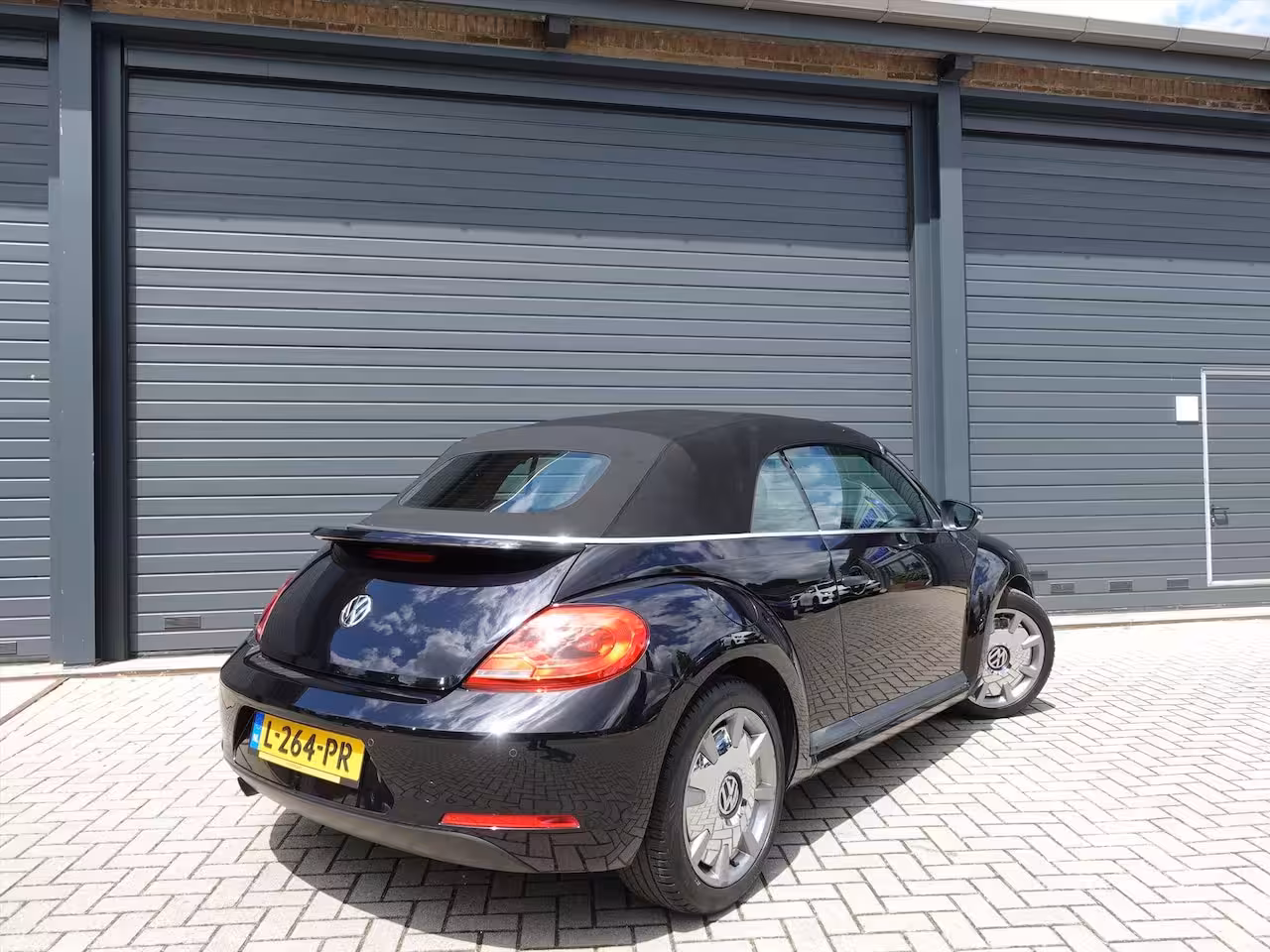 Volkswagen Beetle Cabriolet 1.2 TSI Design RIJKLAAR/STOELVERWARMING/CLIMA/PDC/NAVI/