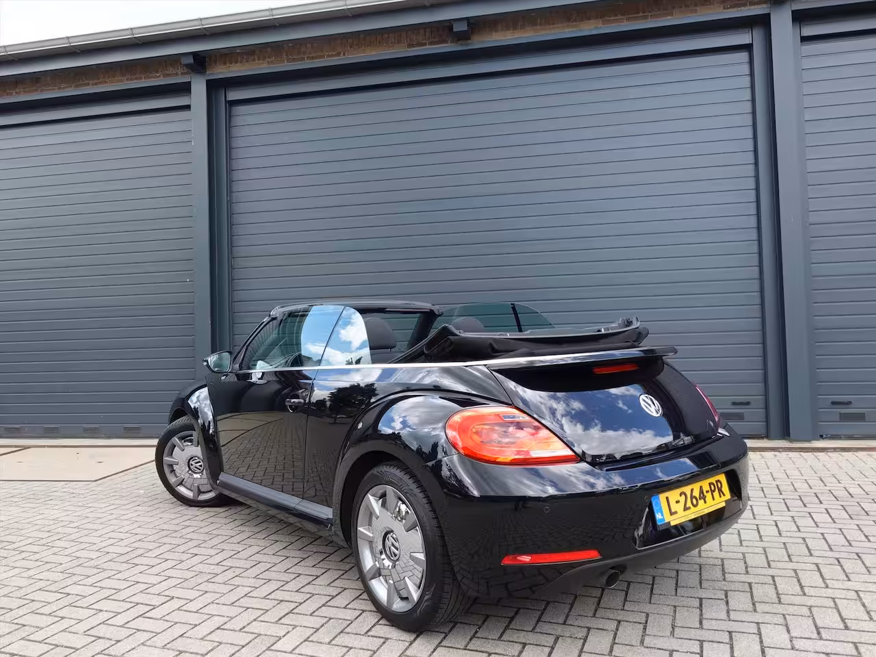 Volkswagen Beetle Cabriolet 1.2 TSI Design RIJKLAAR/STOELVERWARMING/CLIMA/PDC/NAVI/