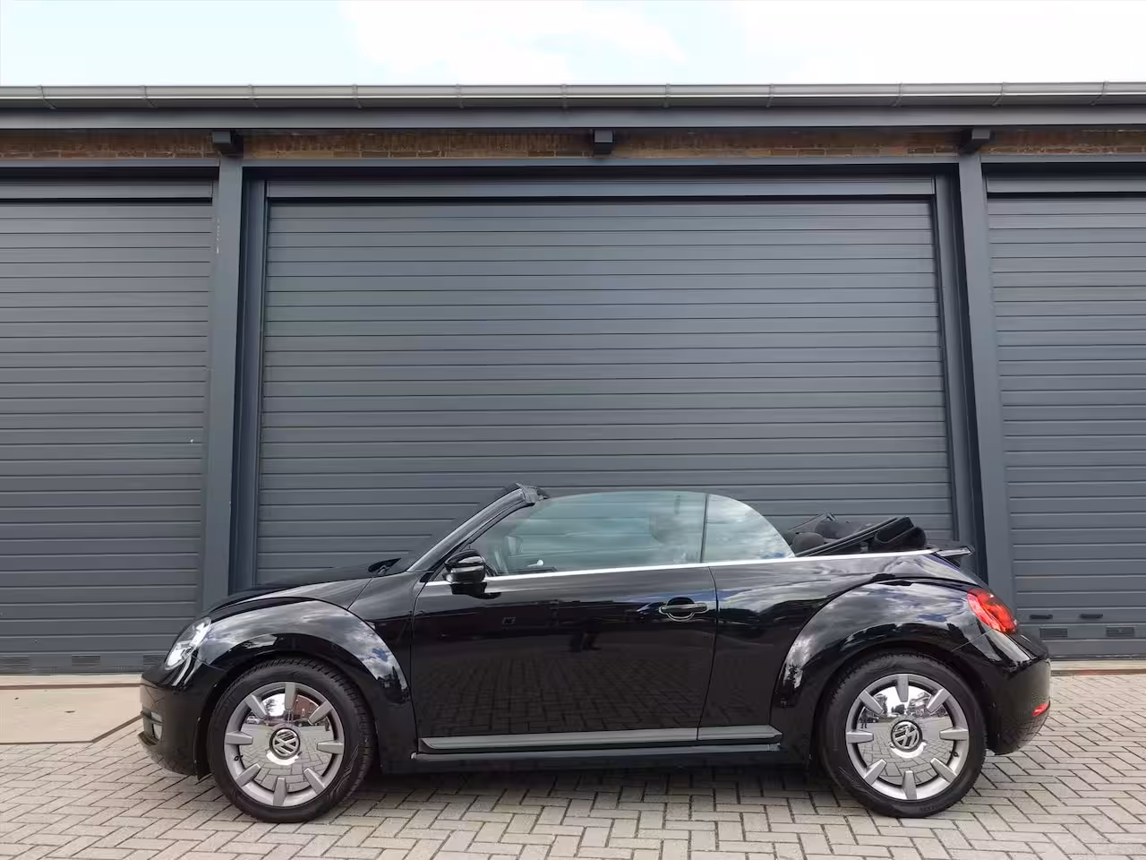 Volkswagen Beetle Cabriolet 1.2 TSI Design RIJKLAAR/STOELVERWARMING/CLIMA/PDC/NAVI/