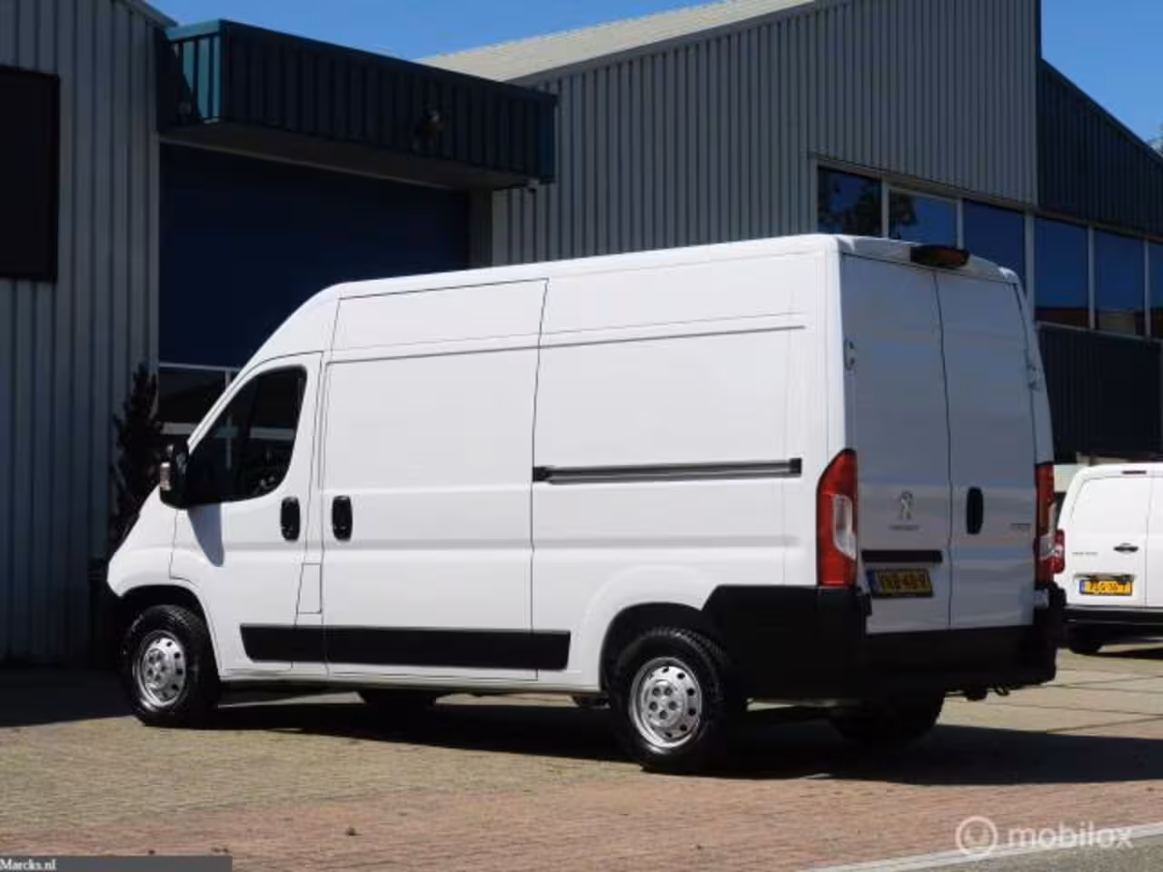 Peugeot Boxer Bestel 333 2.2 BlueHDi 120 L2H2 2x SCHUIFDEUR